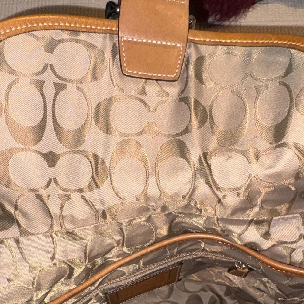 Coach Soho Vintage. Leather/Silver Buckle Crossbody Saddlebag. EUC - Picture 15 of 16